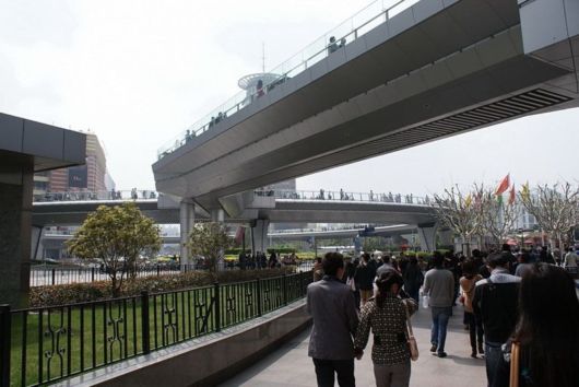 Amazing Pedestrian Crossing In China