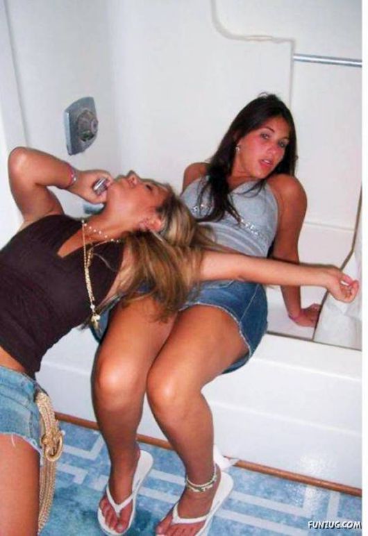 Crazy Bathroom Drunk Galz