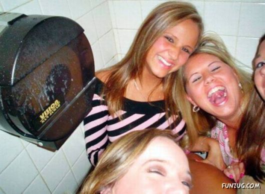 Crazy Bathroom Drunk Galz