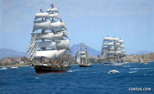 Beautiful Ships Sailing in The Seas