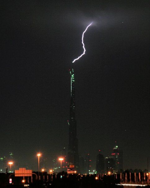 Thunder Lightning on Dubai Tower