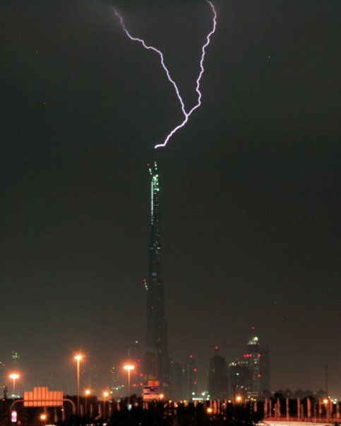 Thunder Lightning on Dubai Tower