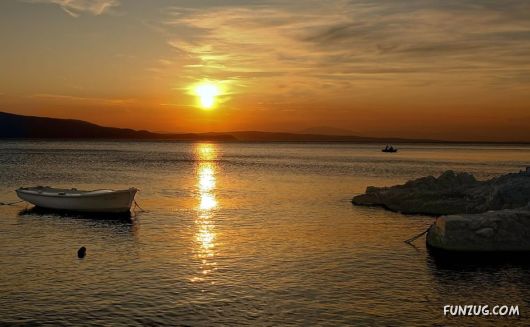 Click to Enlarge - Exciting Beauty of Sunsets