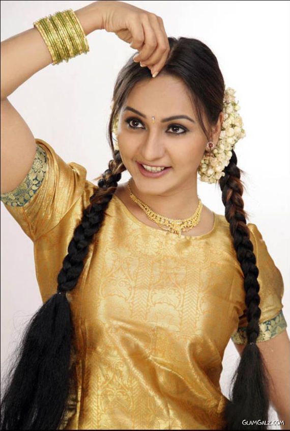 Upcoming Bollywood Babe Aashi Thakur