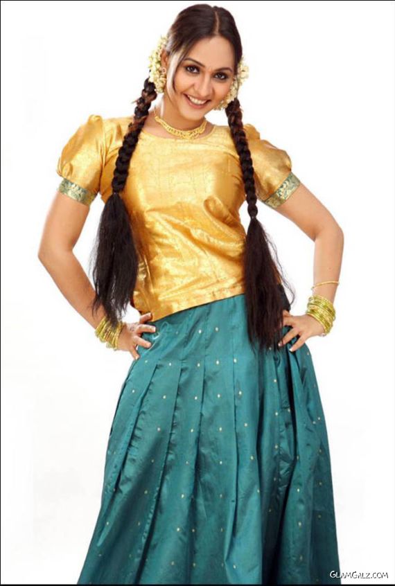 Upcoming Bollywood Babe Aashi Thakur