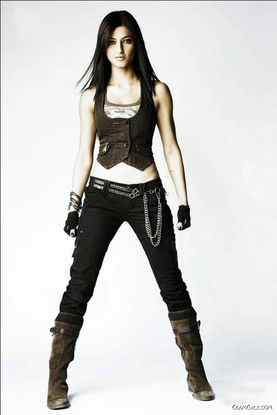 Spicy Shruti Hassan in Black