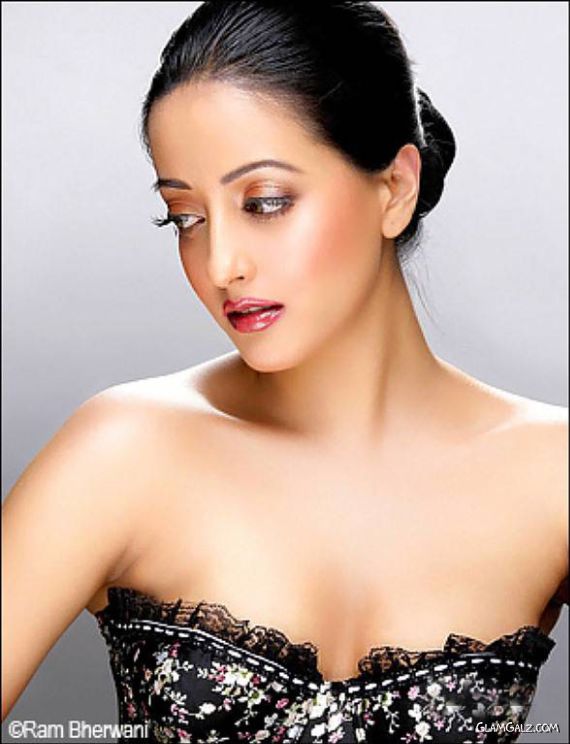 Click to Enlarge -Sizzling Raima Sen 2010 Calendar Shoot