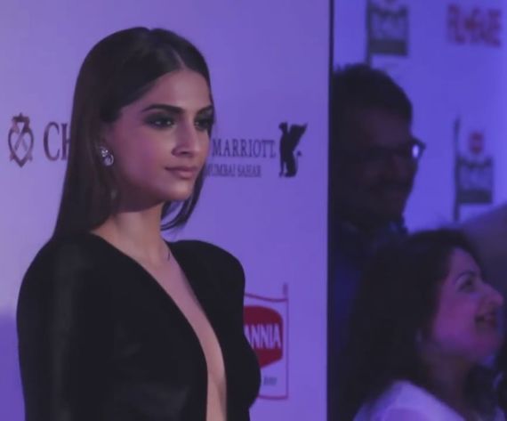 Sonam Kapoor At Britannia Filmfare Awards 2016