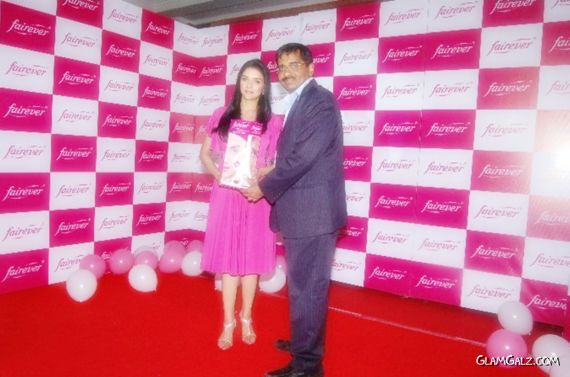 Asin Endorses Fairever Cream