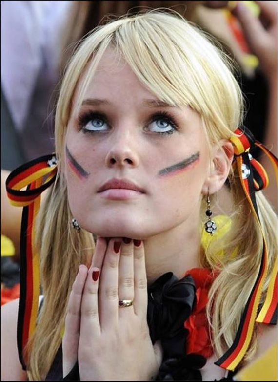 Pretty Football Fans Pictures