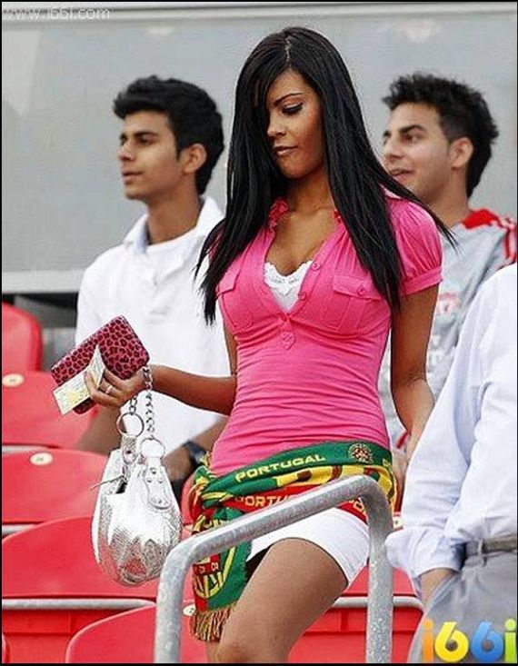 Pretty Football Fans Pictures