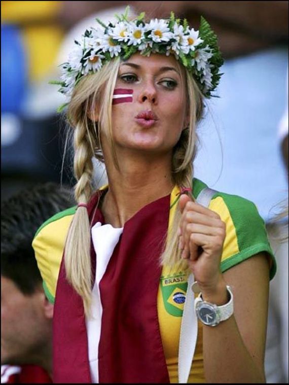 Pretty Football Fans Pictures