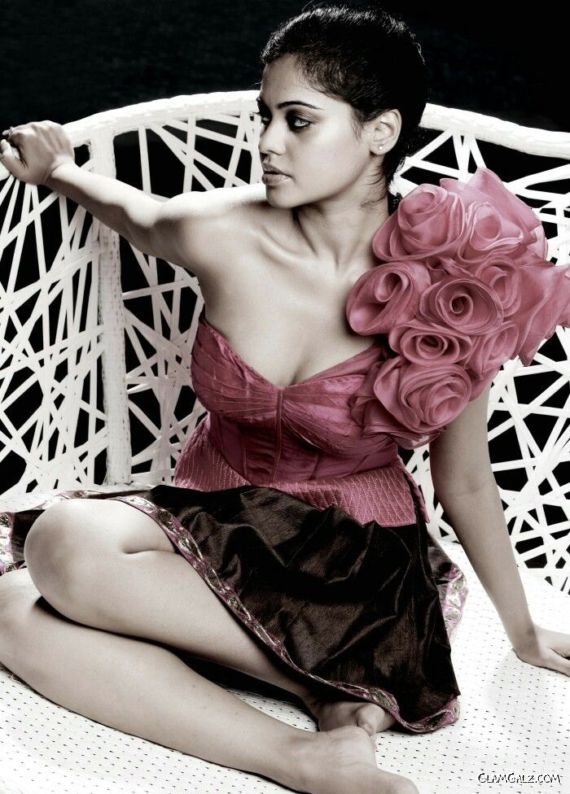 Smiling Beauty Bindu Madhavi