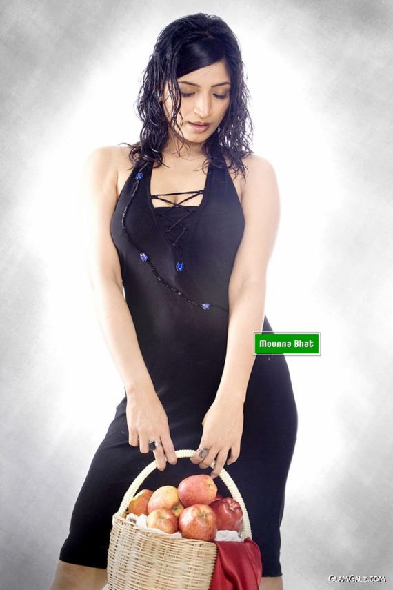 Mounna Bhat in Multiple Shades