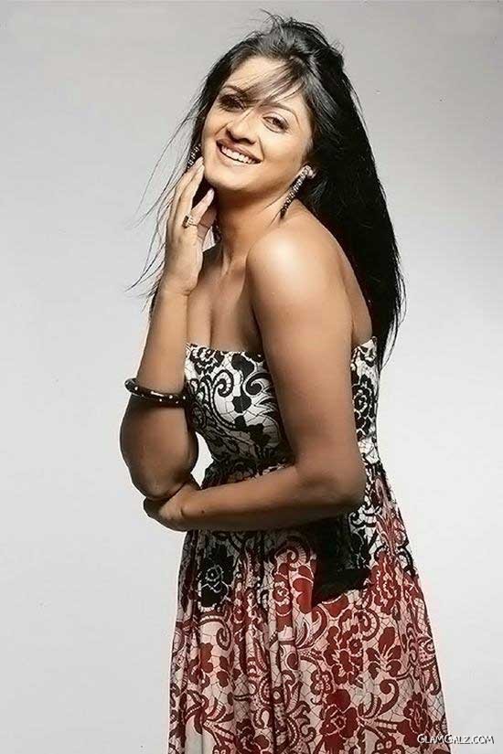 Pretty Vimala Raman Photoshoot