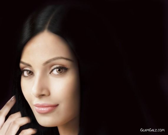 Click to Enlarge - Gorgeous Bipasha Basu Wallpapers