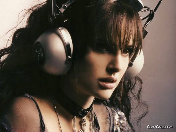 Click to Enlarge - Gorgeous Natalie Portman Walls