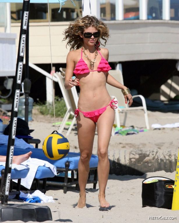 AnnaLynne McCord in a Bikini
