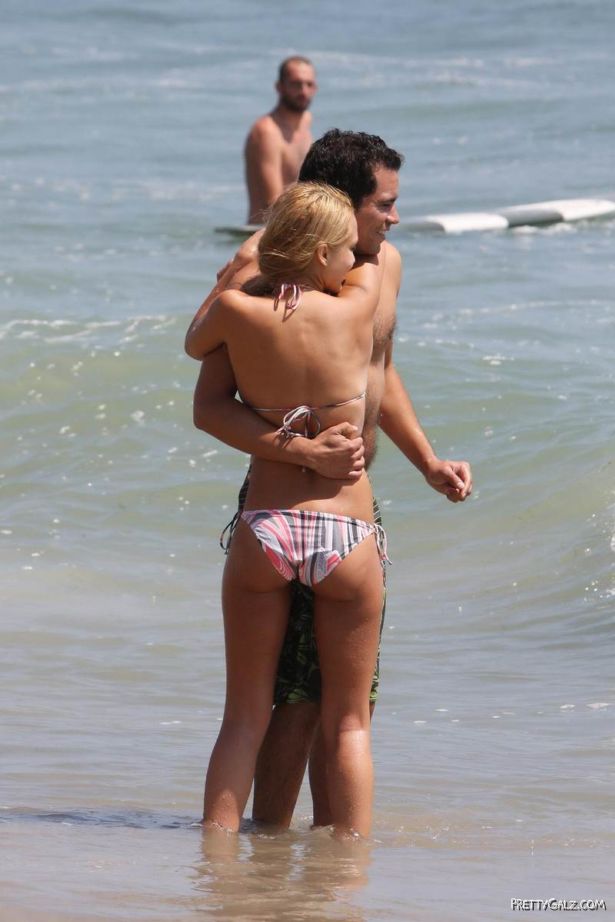 Jessica Alba Bikini Photos
