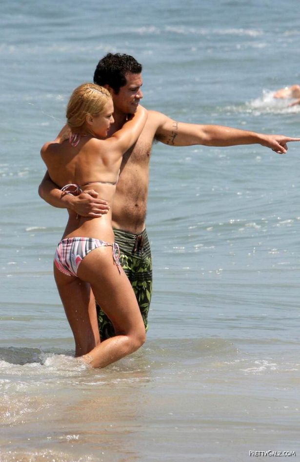 Jessica Alba Bikini Photos