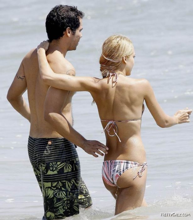 Jessica Alba Bikini Photos