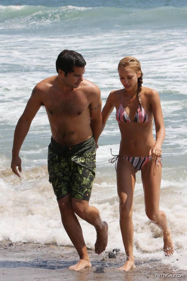 Jessica Alba Bikini Photos