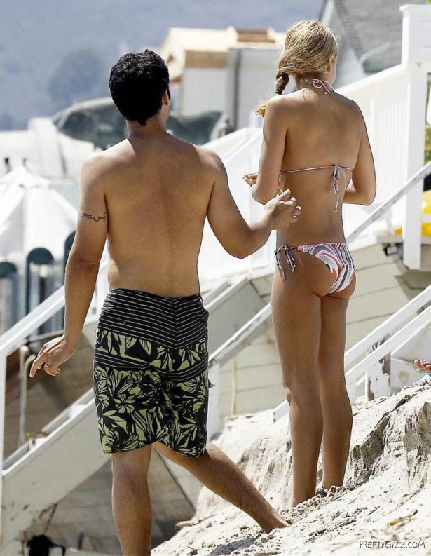 Jessica Alba Bikini Photos