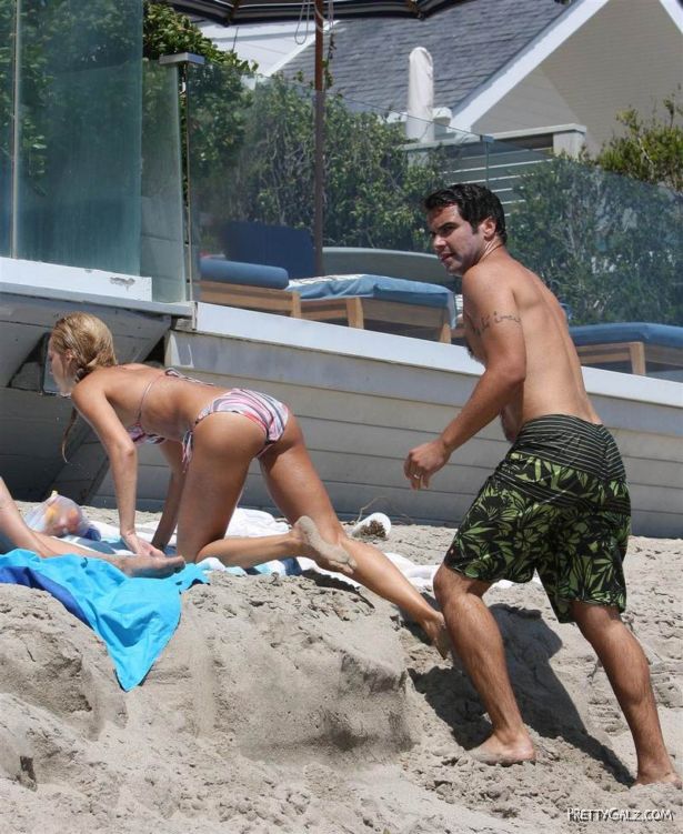 Jessica Alba Bikini Photos