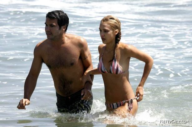 Jessica Alba Bikini Photos