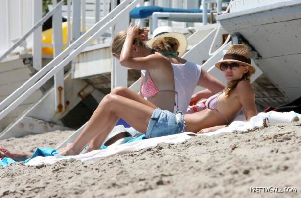 Jessica Alba Bikini Photos