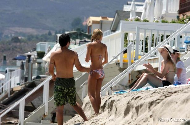 Jessica Alba Bikini Photos