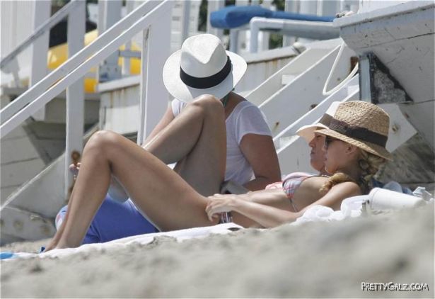 Jessica Alba Bikini Photos