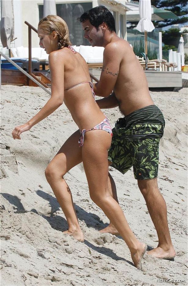 Jessica Alba Bikini Photos