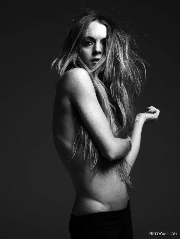 Lindsay Lohan Sexy BnW Photoshoot
