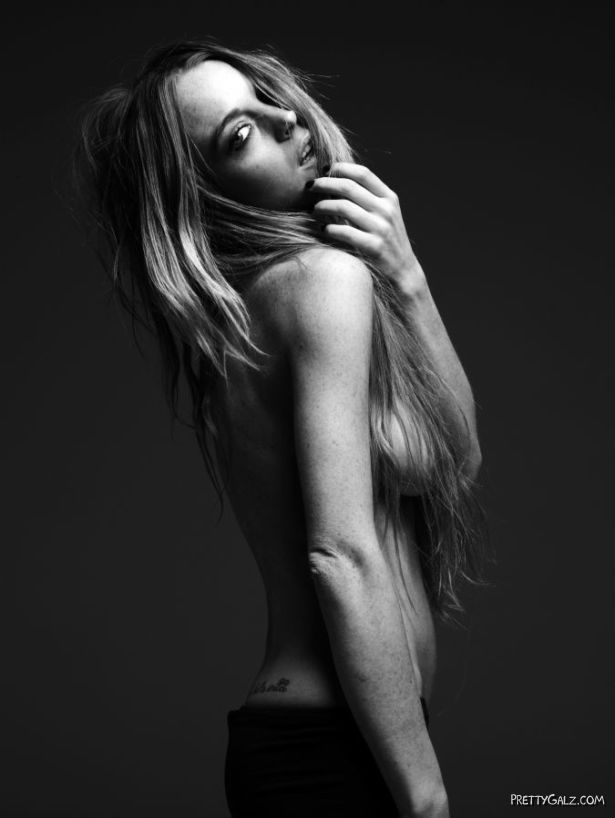 Lindsay Lohan Sexy BnW Photoshoot