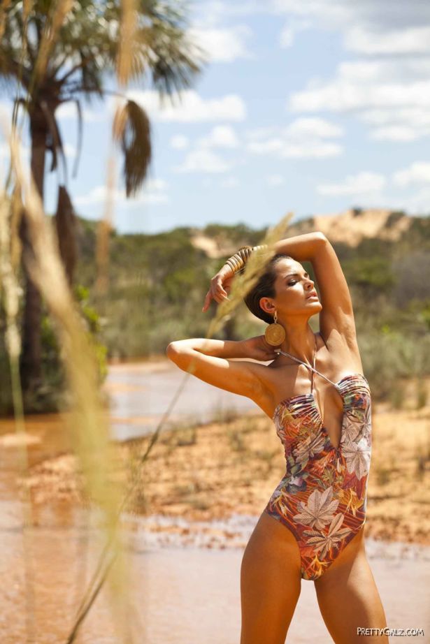 Beautiful Brazilian Model Michella Cruz