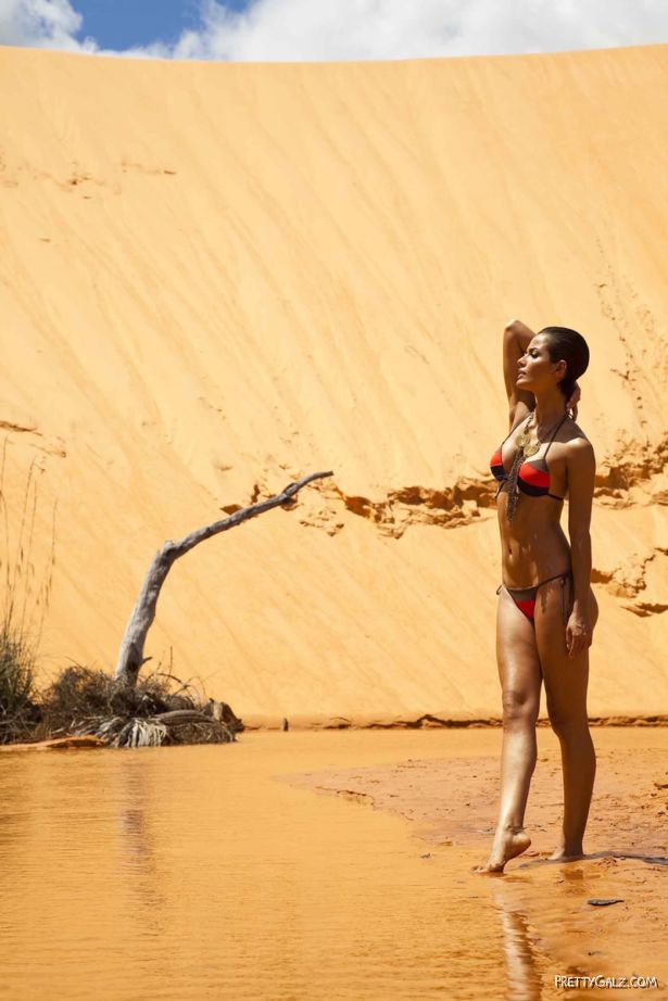 Beautiful Brazilian Model Michella Cruz