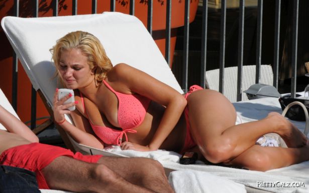Superhit Singer Tulisa's Recent Bikini Moments