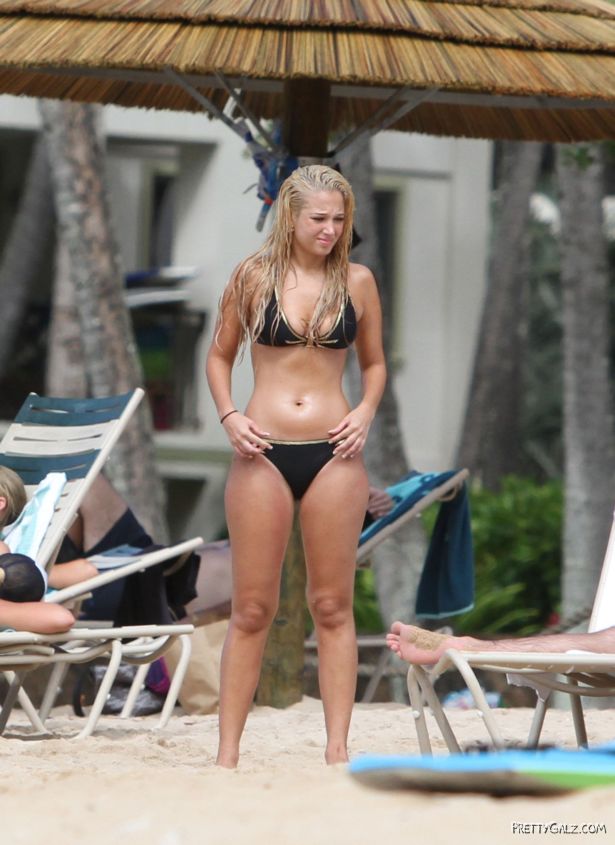 Superhit Singer Tulisa's Recent Bikini Moments