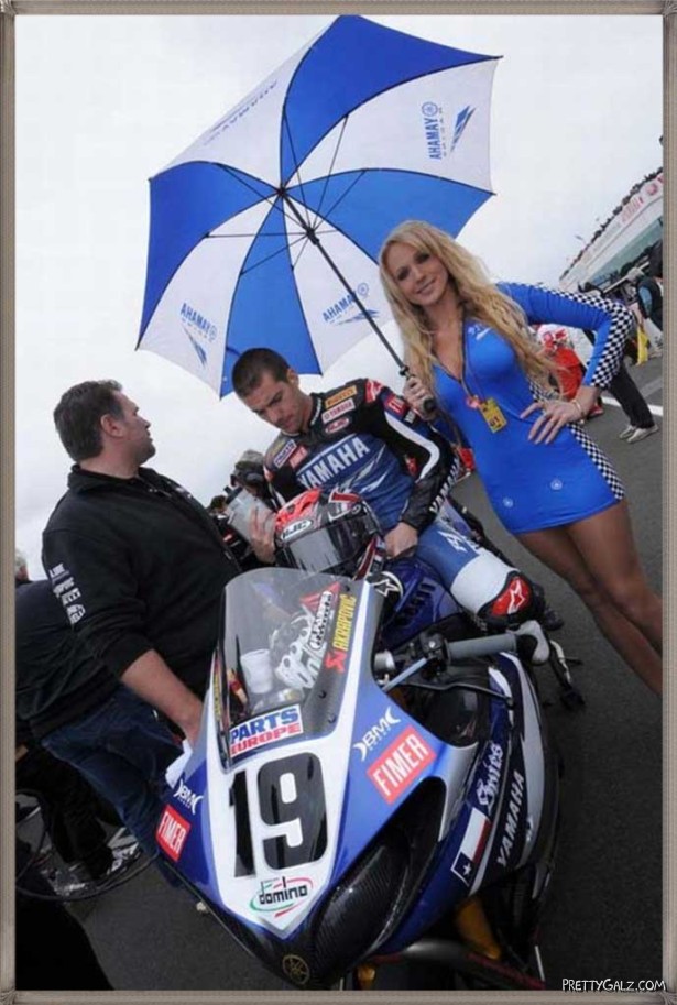 Hot Galz at Yamaha Bike Show