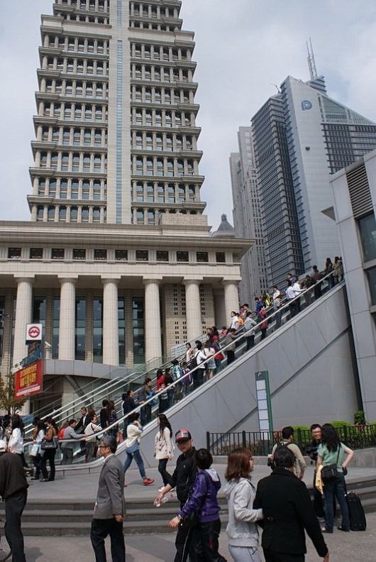 Amazing Pedestrian Crossing In China